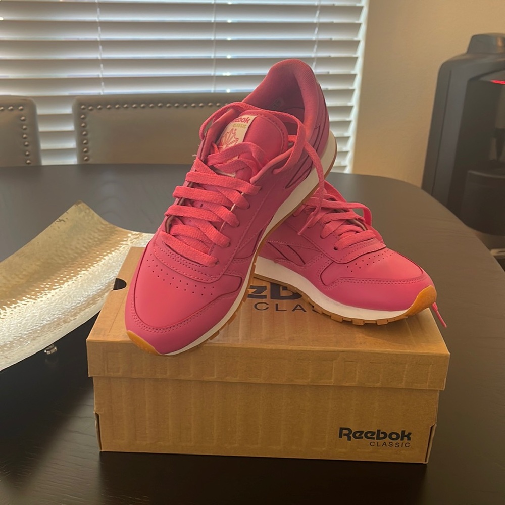 Classic REEBOKS! Pink/white - bubble gum sole.